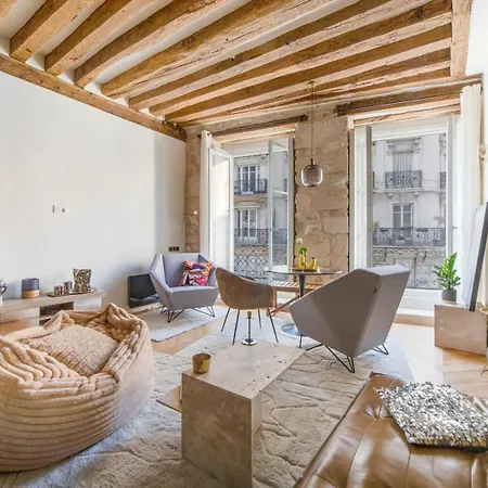 Marais Heart Apartment