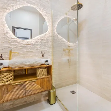 Marais Heart Apartment