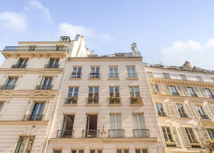Marais Heart Paris
