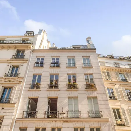Marais Heart Paris
